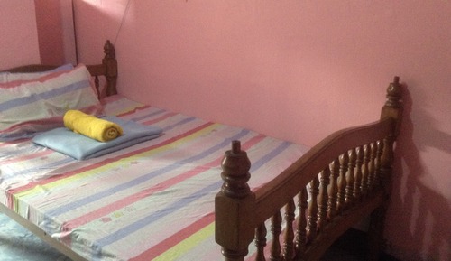 1 Bed in 6-Bedded Mixed Dormitory