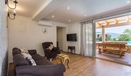 Three-Bedroom Vacation Home 