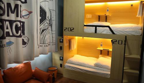 Bed in 6-Bed Male Dormitory Room - Shared Bathroom 