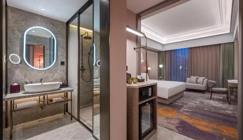 Superior King Room with One King Bed