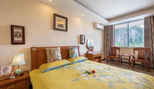 King Room with Mountain View