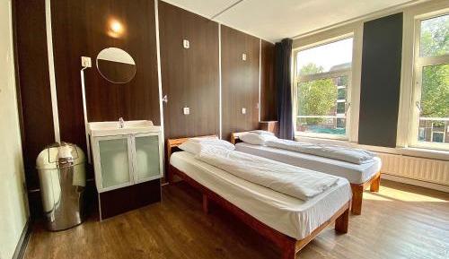 Quadruple Room with Private Bathroom