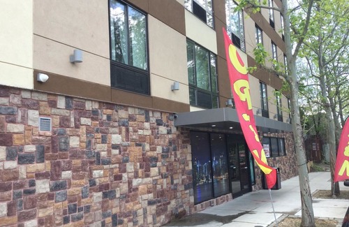 Concourse Hotel | Ramada by Wyndham Bronx Terminal
