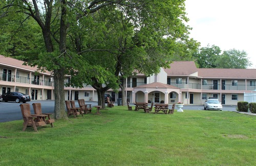 Lenox Hotel | Howard Johnson by Wyndham Lenox