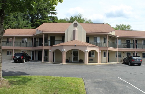 Lenox Hotel | Howard Johnson by Wyndham Lenox