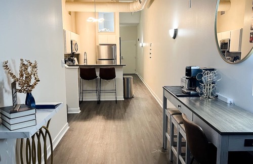 Wholesale District Apartment | Luxury 2BD 2BA with Free Parking in Downtown Indianapolis