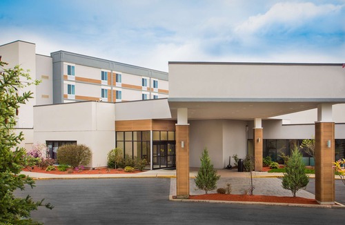 Woburn Hotel | Best Western Plus New Englander