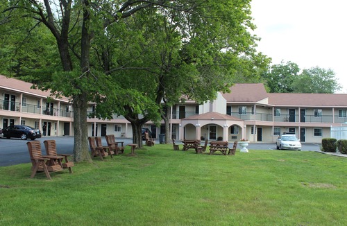 Lenox Hotel | Howard Johnson by Wyndham Lenox