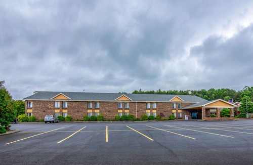 Tully Hotel | Quality Inn Tully I-81