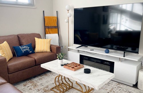 Wholesale District Apartment | Luxury 2BD 2BA with Free Parking in Downtown Indianapolis