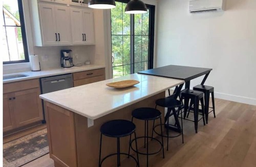 Bedford House | Downtown Bedford Housen