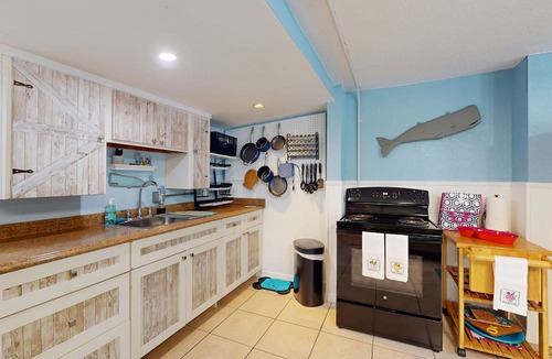 Chassahowitzka House | Cozy coastal home with plenty of space and close to springs