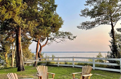 White Stone House | Best View on the Northern Neck, Tons of Privacy and a Sandy Beach!