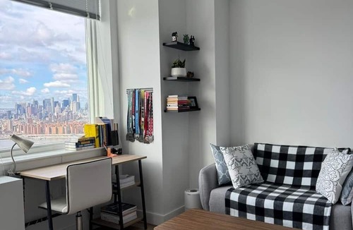 Hunters Point Apartment | Great one bedroom studio in a great neighborhood.