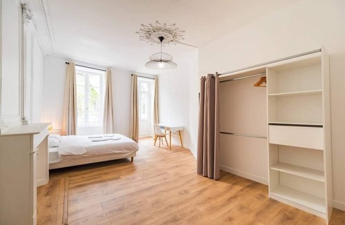 Guingamp Apartment | Logement D'exception : 10 Chambres et Babyfoot