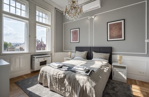 Csarnok negyed Apartment | 3 BR Classical Apartment With a Modern Touch