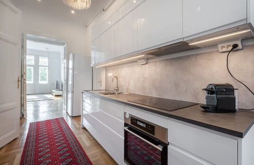 Csarnok negyed Apartment | 3 BR Classical Apartment With a Modern Touch