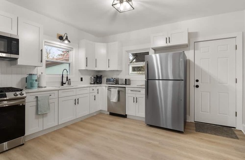 South Wedge House | Modern 4 BR/2 Bath House near University of Rochester
