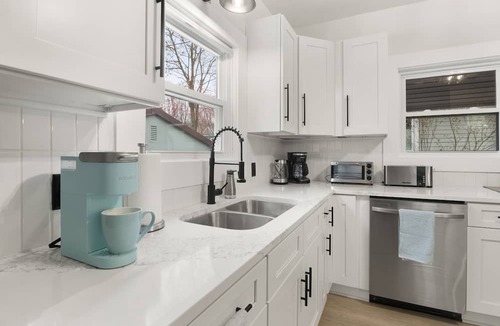South Wedge House | Modern 4 BR/2 Bath House near University of Rochester