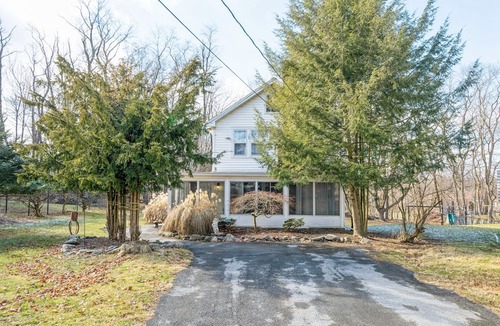 Warwick House | LOCATION ! This unique property is walking distance to the Village of Warwick!