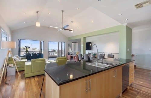 McCracken House | Bennys - 47A Hindmarsh Rd McCracken