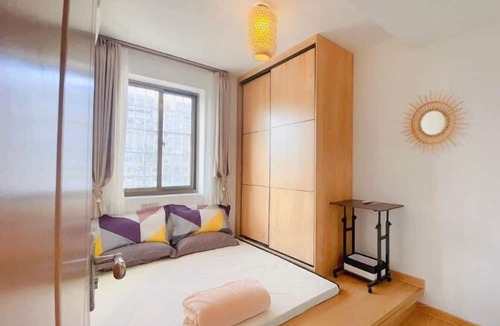Siming House | Central Convenient Modern Spacious Bright New Remodeled Commercial / Residency