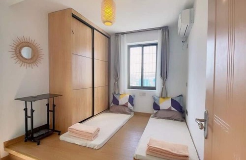 Siming House | Central Convenient Modern Spacious Bright New Remodeled Commercial / Residency