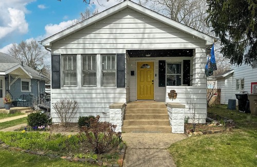 South Bend House | Golden Dome Getaway | Walk to ND | School Spirit!