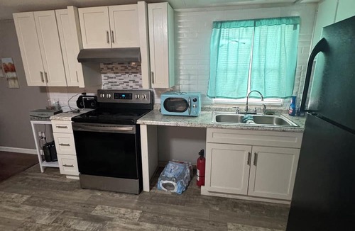 Henderson House | 3-bedroom house in peaceful Henderson with WiFi, AC near Kerr Lake