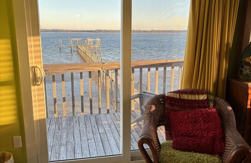 Panacea House | Cutest 2-bedroom house on the Bay with access to the gulf across the street