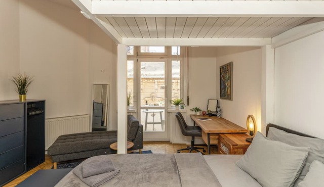 BP Sky - Spacious four bedroom in central Budapest