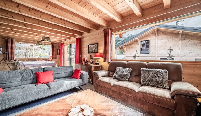Chalet le Télémark, Bernex, up to 13 guests, mountain view of Dent d’Oche