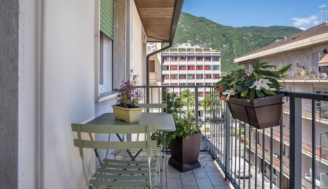Apartment 'Appartamento Muse' with Balcony, Wi-Fi and Air Conditioning