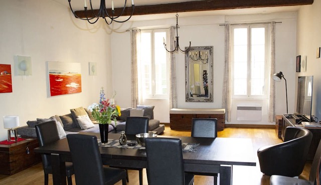3 Bedroom Air Conditioned Apartment In The Heart Of Old Town Nice